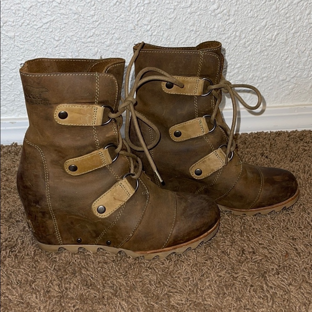 Sorel lace up boot